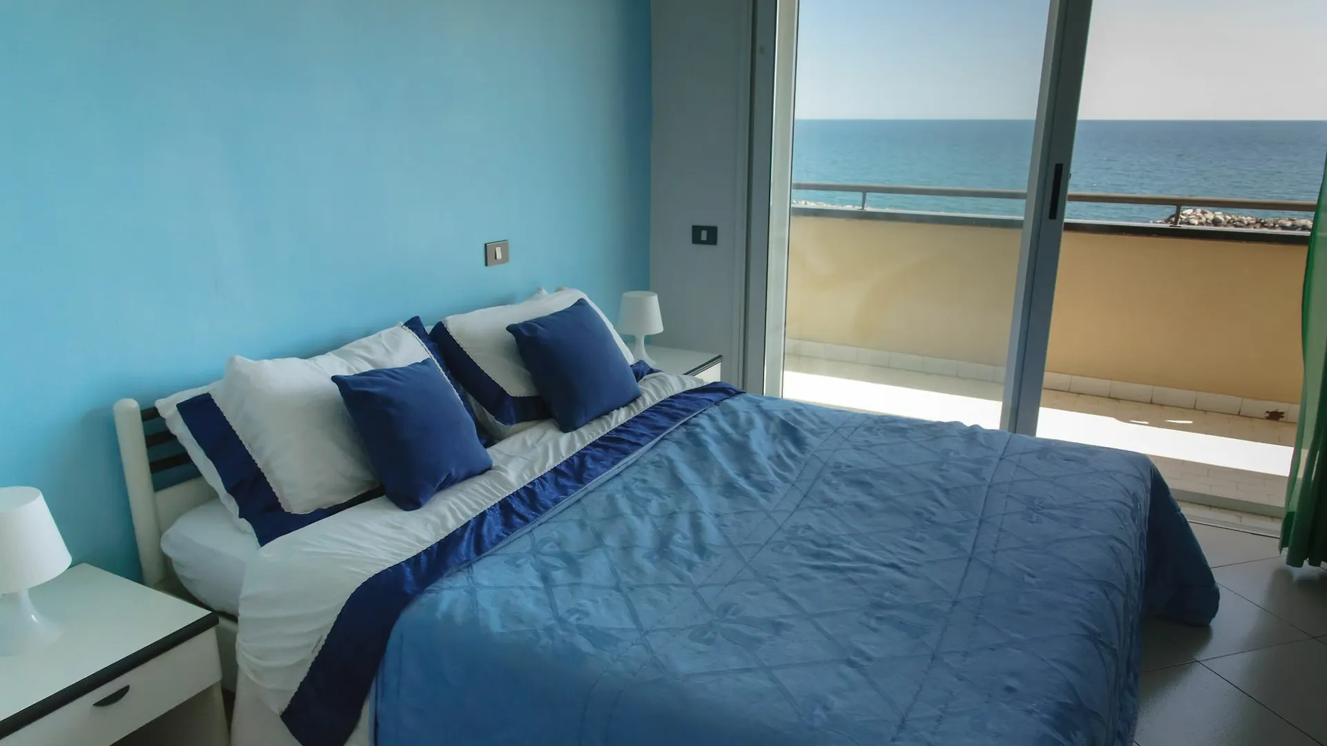 Residence Belvedere Vista - Seafront Rimini Apartmanhotel